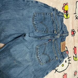 Levi’s mom jeans